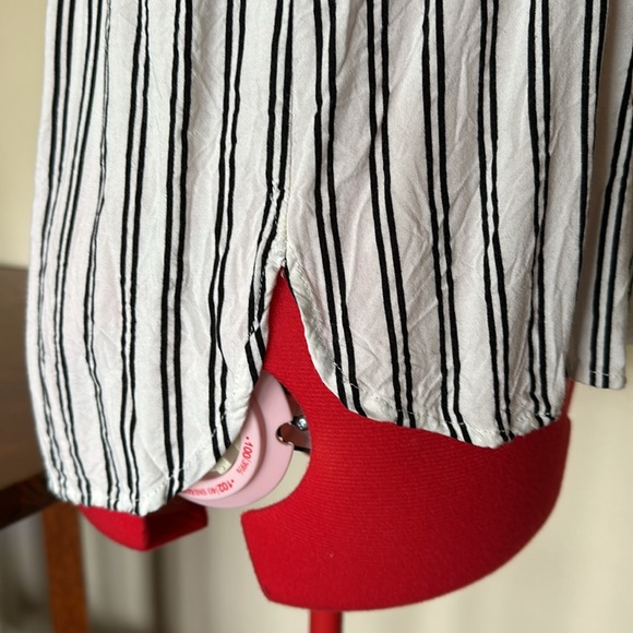 Striped Button Down Collared Tank - Picture 3 of 4